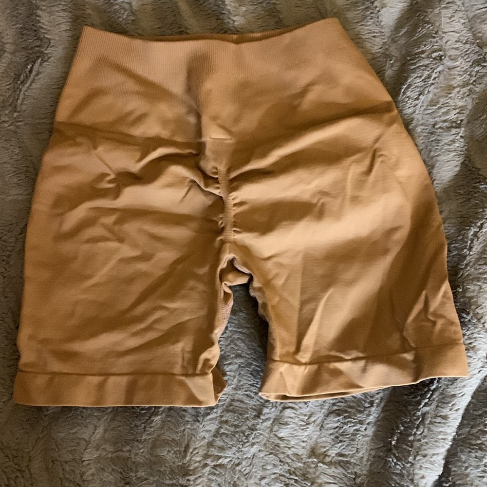 Brown scrunch bike shorts S